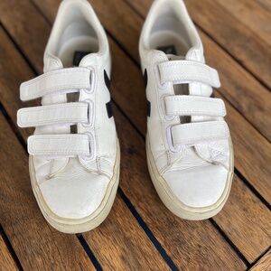 Veja Recife Leather White Black